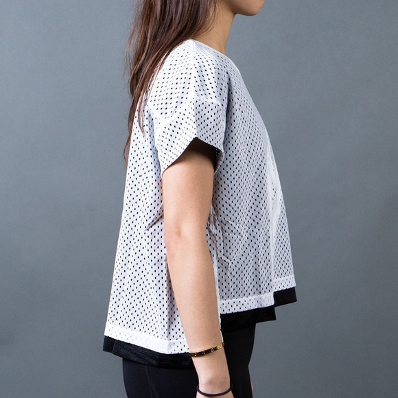 NIKE WOMEN MESH CROP TEE (WHITE / BLACK) - Picture 2 of 4